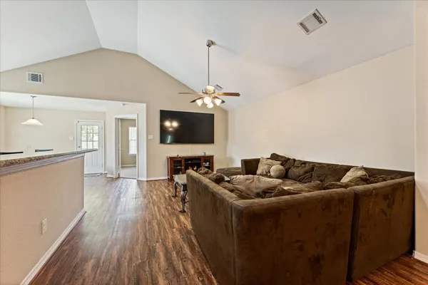 $300,000 | 407 Corydon Drive, Houston, TX 77336