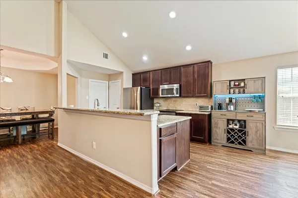 $300,000 | 407 Corydon Drive, Houston, TX 77336