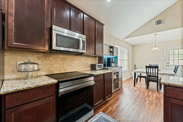 $300,000 | 407 Corydon Drive, Houston, TX 77336