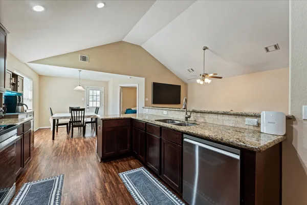 $300,000 | 407 Corydon Drive, Houston, TX 77336