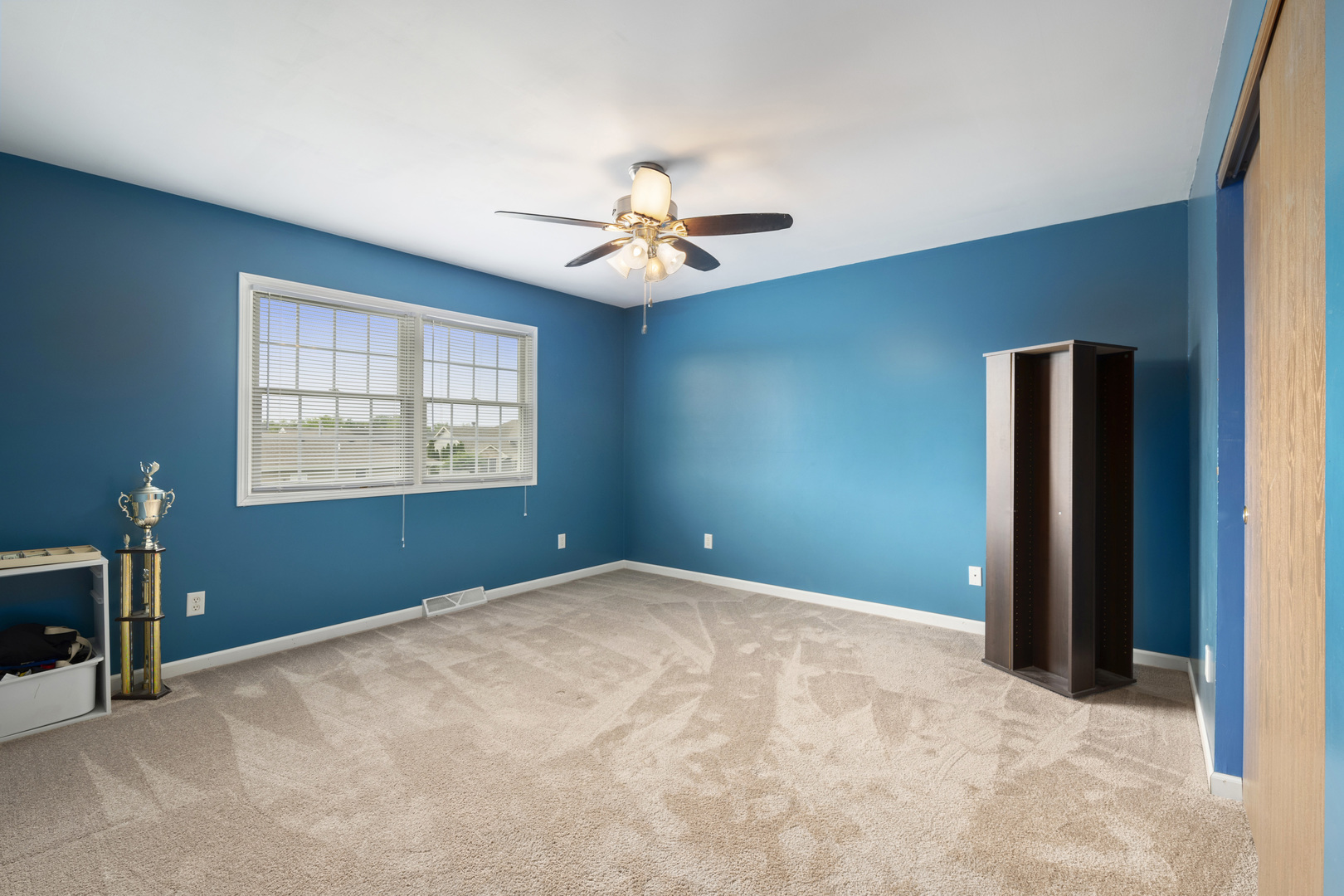 522 Hunters Run Coal City, IL 60416 - Photo 15 of 24 an empty room with fan and windows