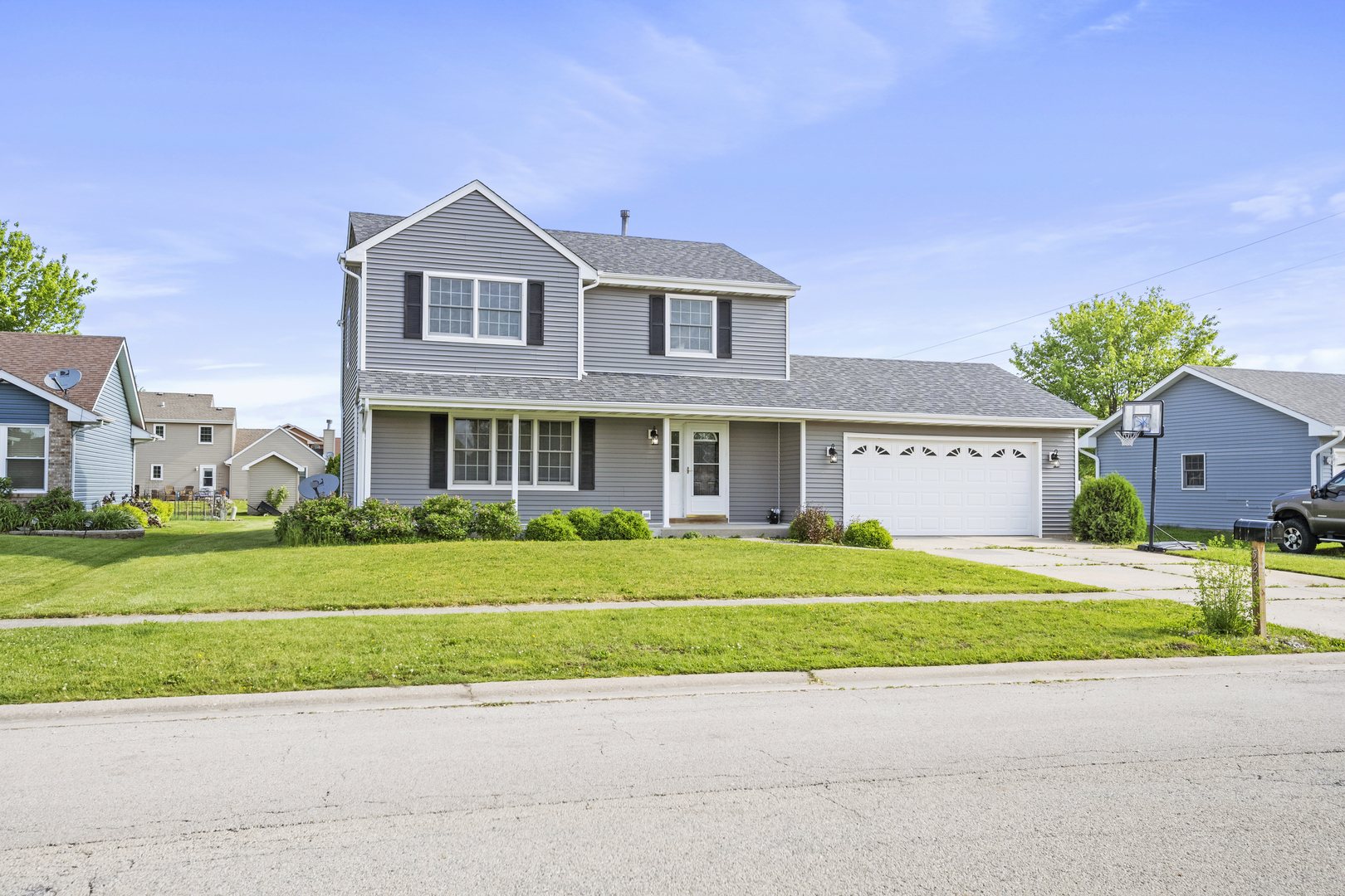 522 Hunters Run Coal City, IL 60416 - Photo 19 of 24 a front view of a house with a garden and trees