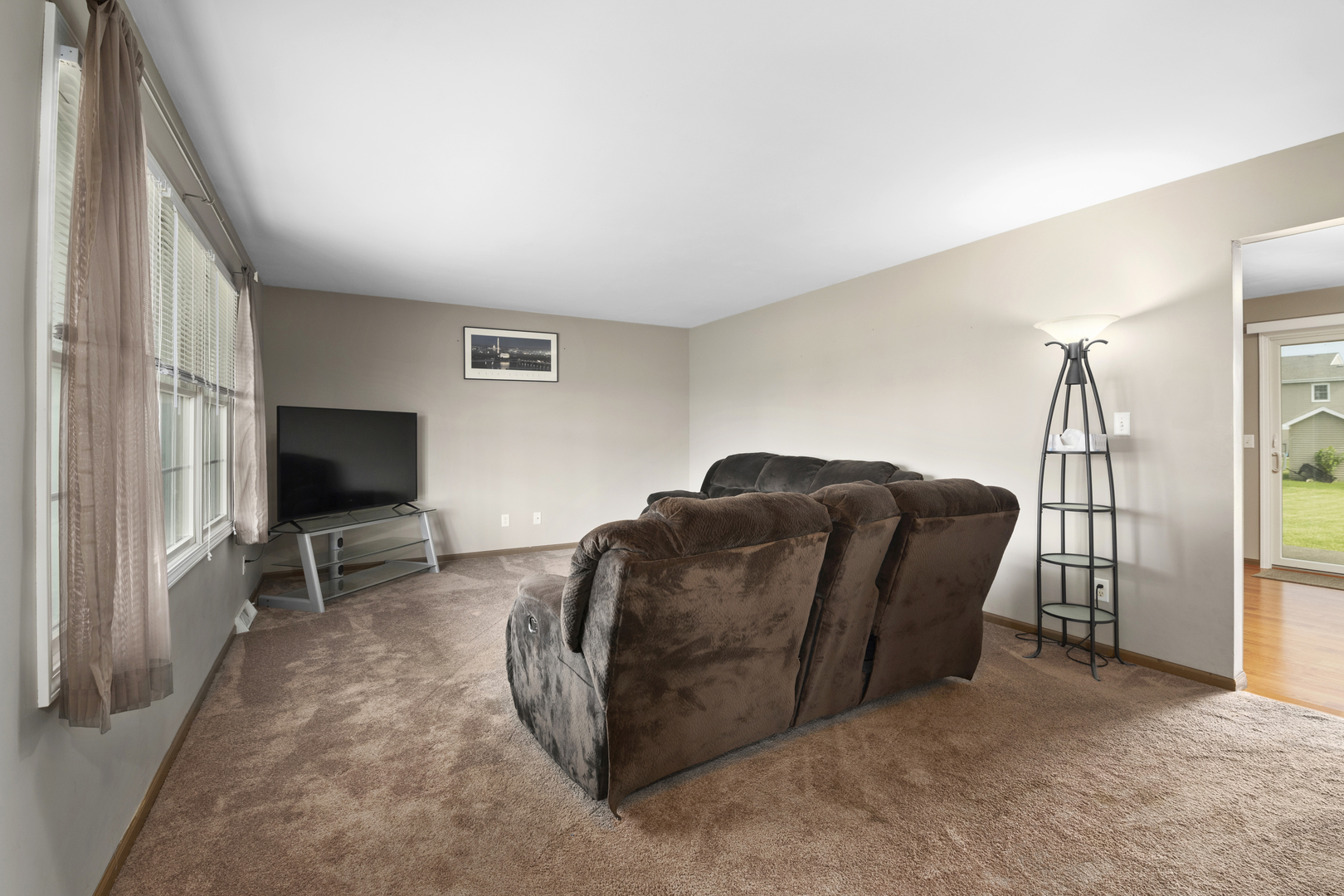 522 Hunters Run Coal City, IL 60416 - Photo 3 of 24 a living room with furniture and a flat screen tv