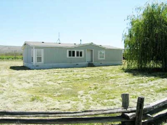3153 Beaudry Road Moxee, WA 98936 - Photo 1 of 8