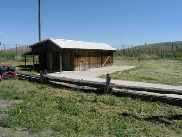 3153 Beaudry Road Moxee, WA 98936 - Photo 8 of 8 a backyard of a house with table and chairs