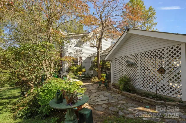 a view of a house with a yard and plant around