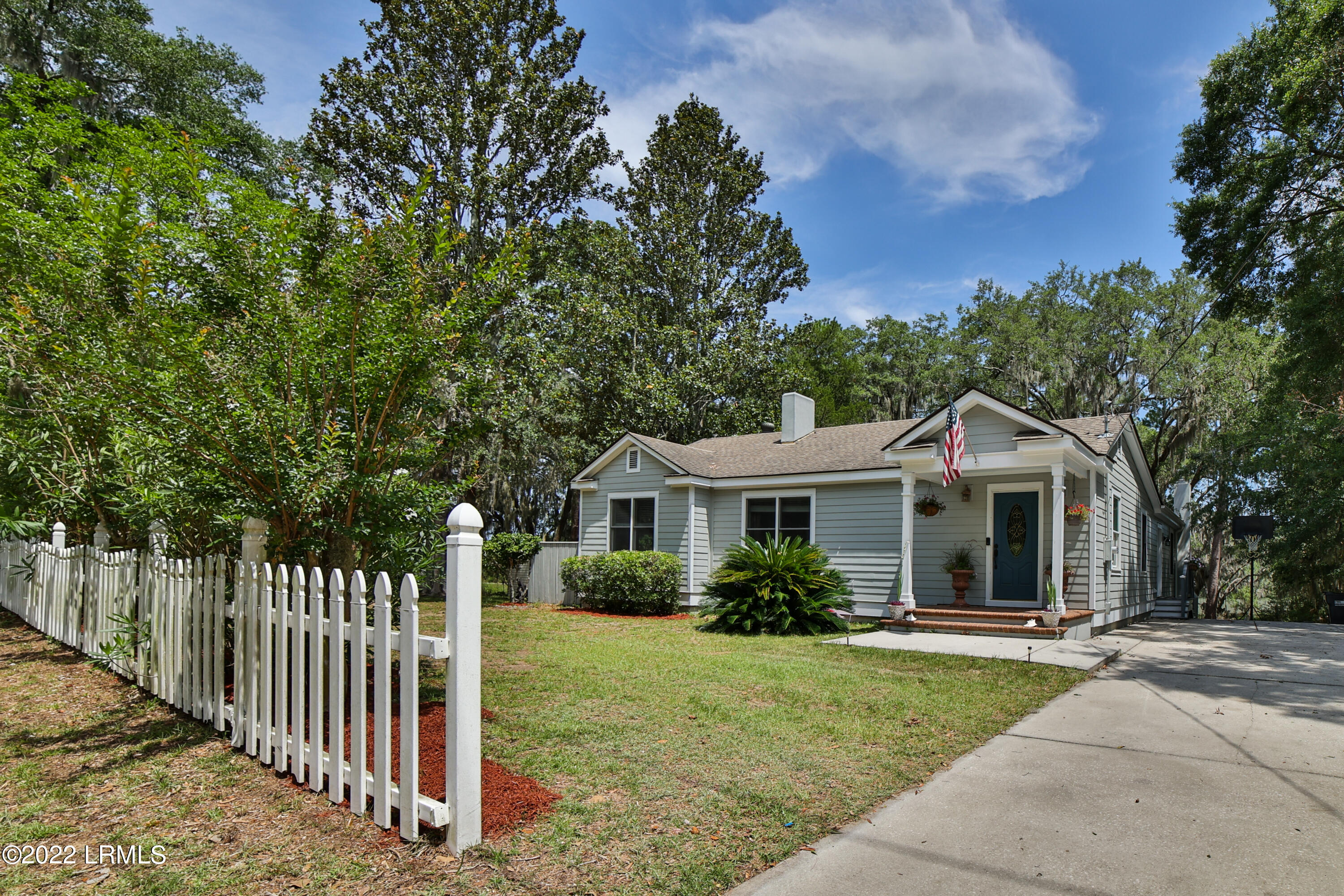 2417 Allison Road Beaufort, SC 29902 - Photo 2 of 44 096A3214