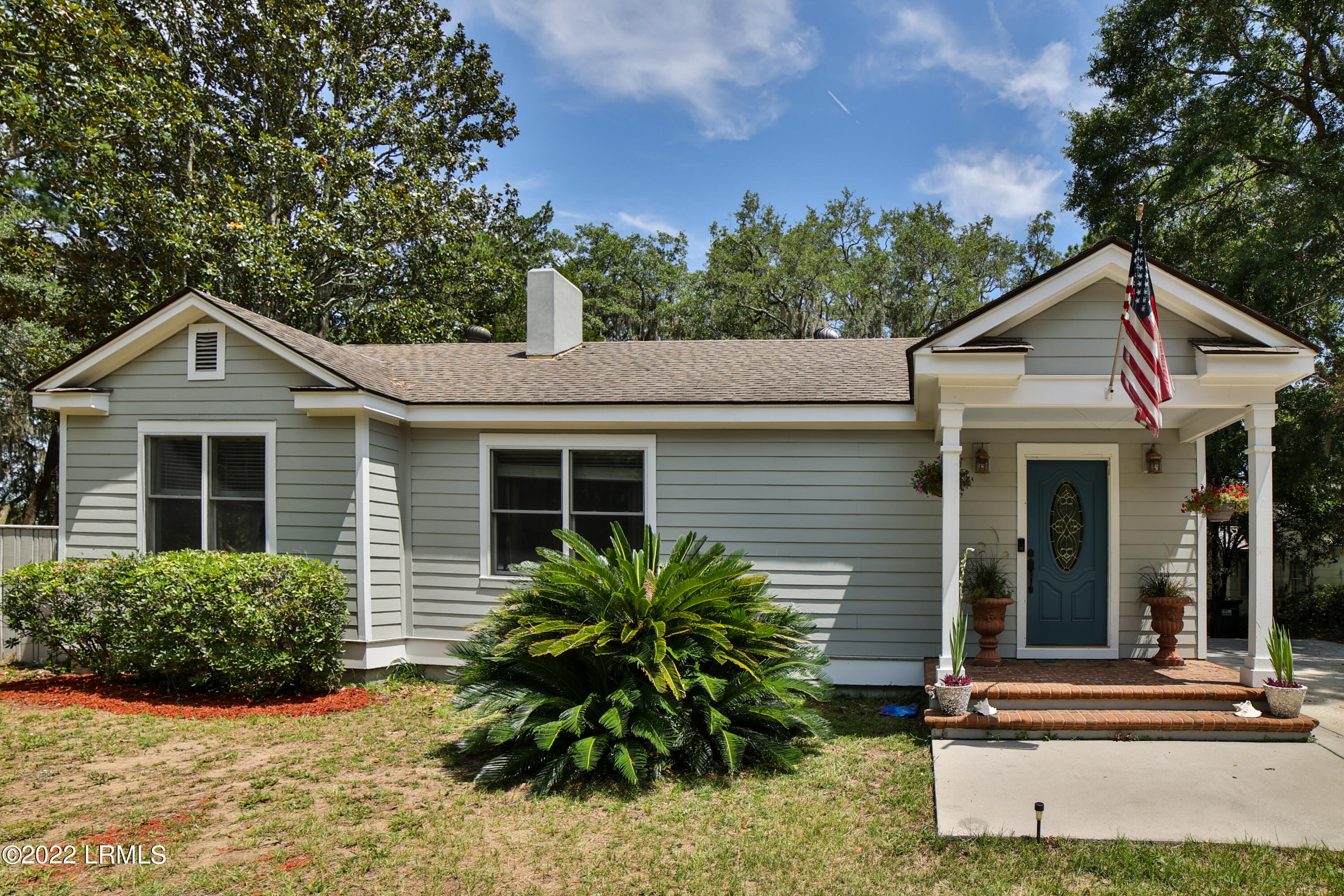 2417 Allison Road Beaufort, SC 29902 - Photo 3 of 44 096A3218
