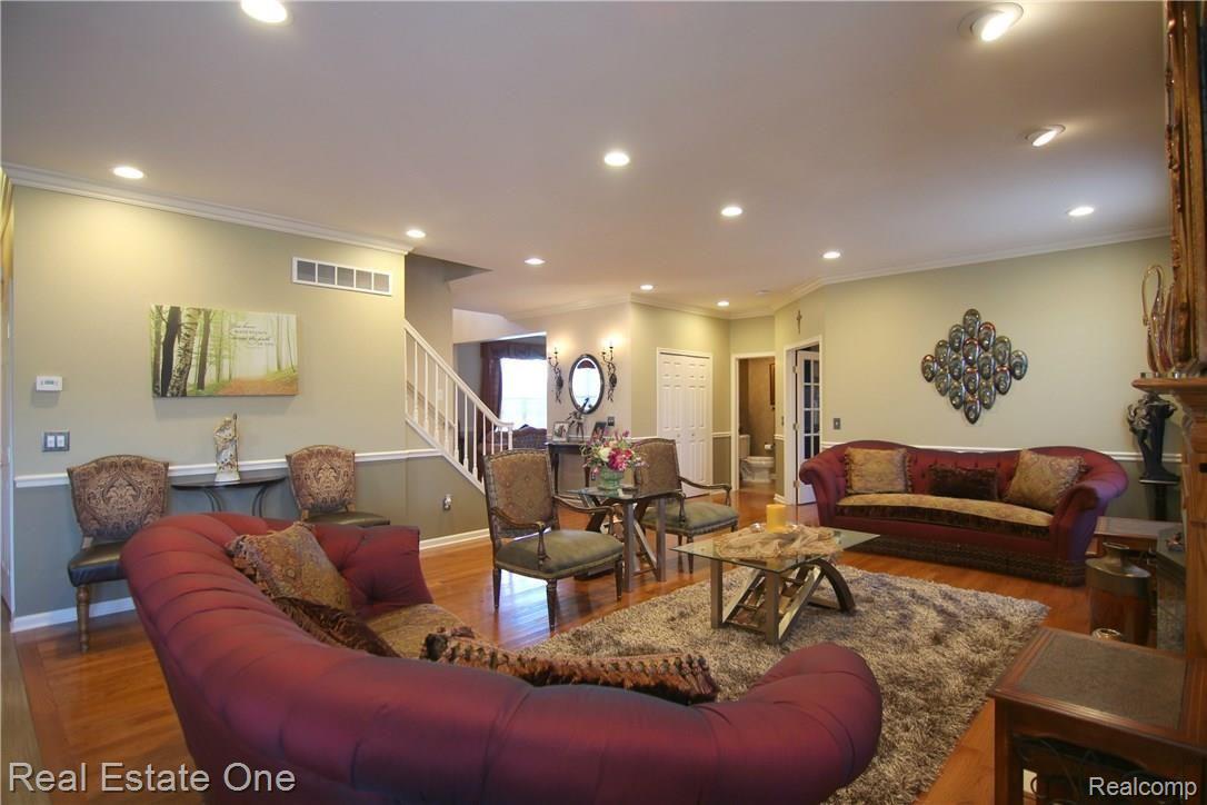 3046 Penn Court Rochester, MI 48307 - Photo 3 of 38 Penn Ct Great Room 2.jpg
