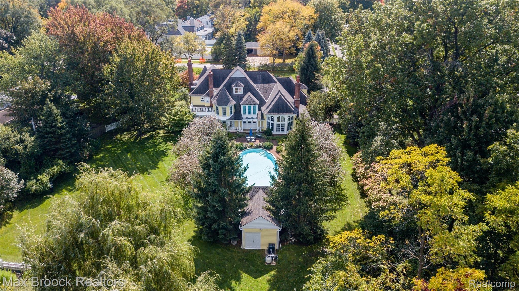 2080 Redding Road Birmingham, MI 48009 - Photo 5 of 59 DJI_0061.jpg