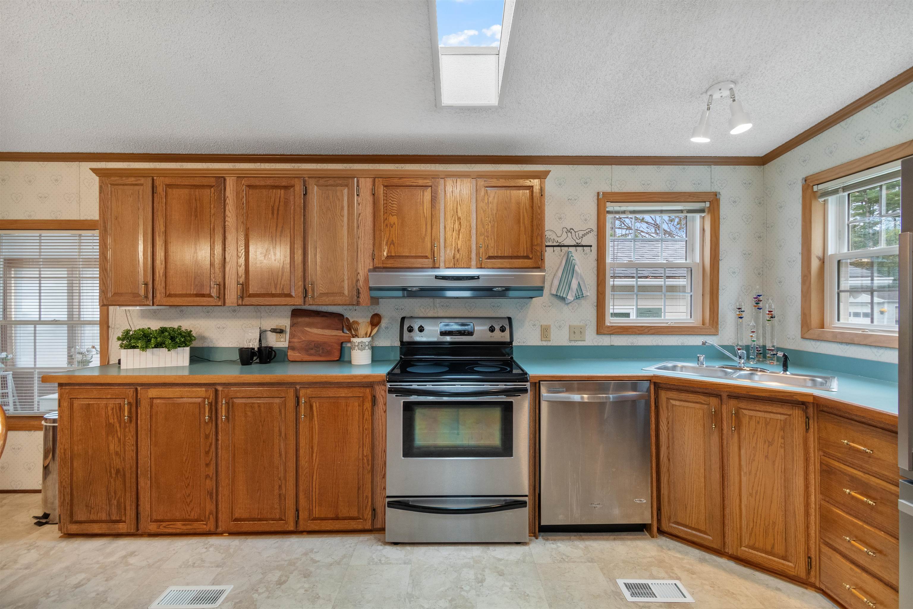 204 Stonehill Road Williston, VT 05495 - Photo 11 of 36