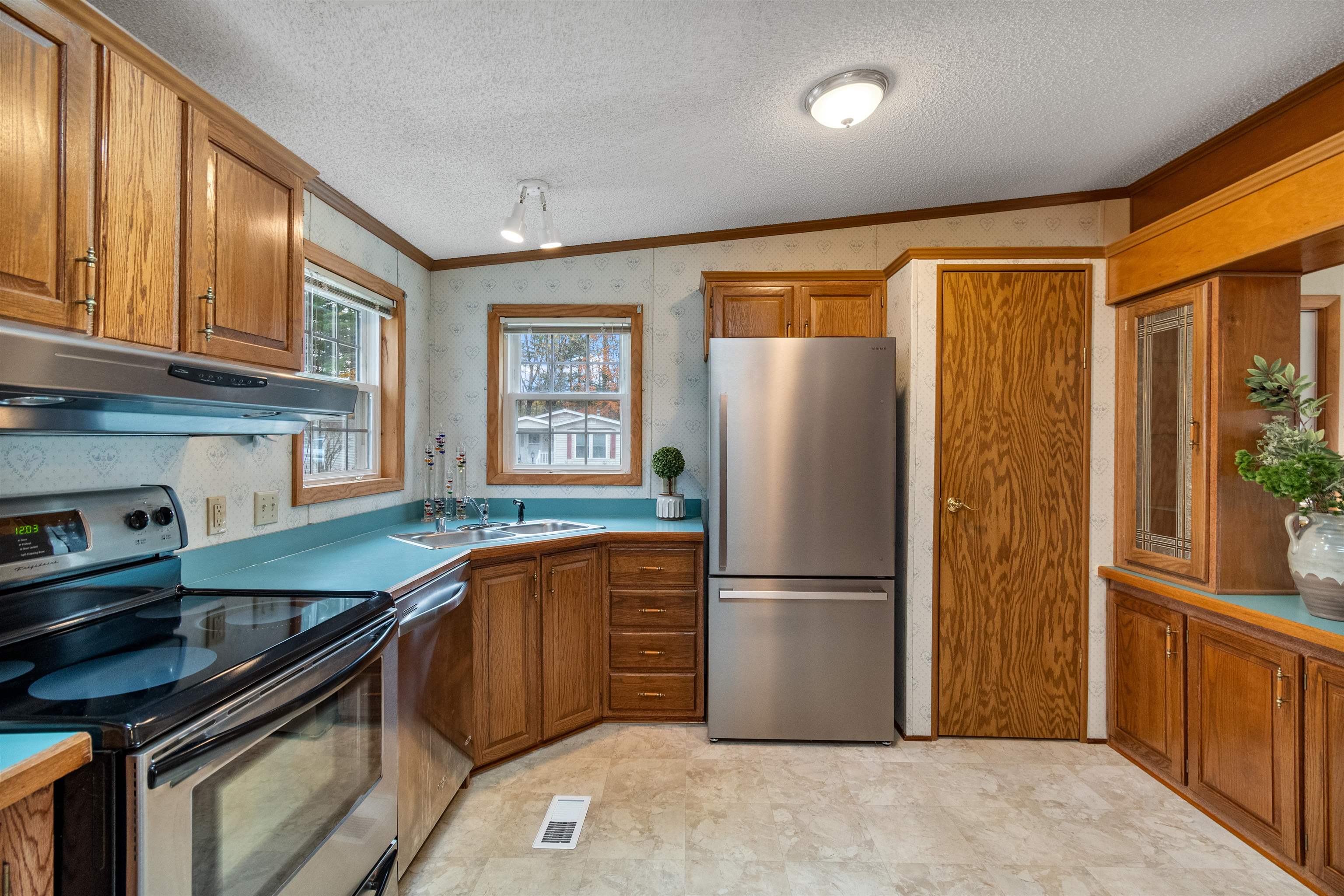 204 Stonehill Road Williston, VT 05495 - Photo 10 of 36