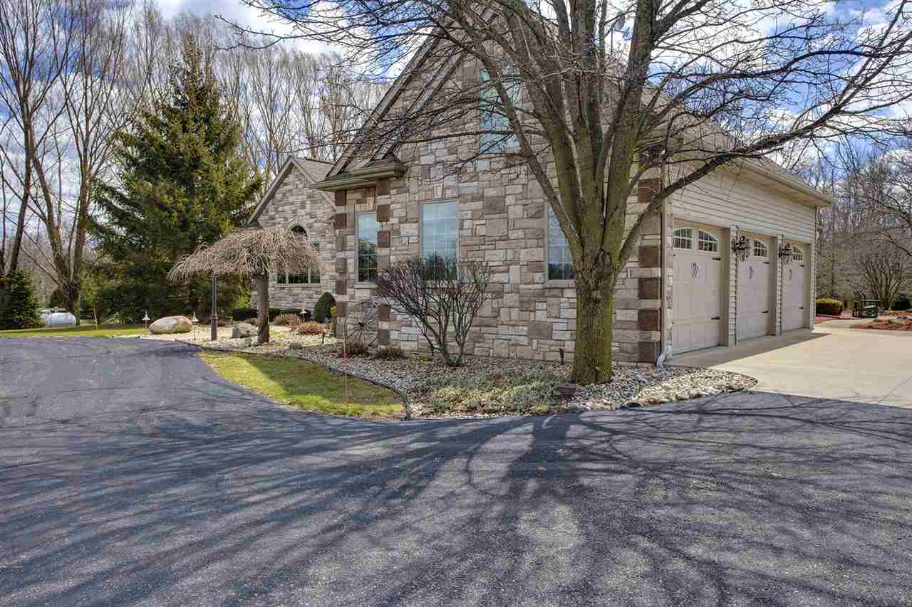 905 12th Road Bourbon, IN 46504 - Photo 3 of 36
