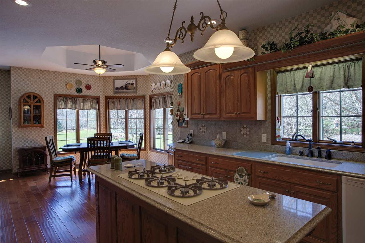 905 12th Road Bourbon, IN 46504 - Photo 4 of 36