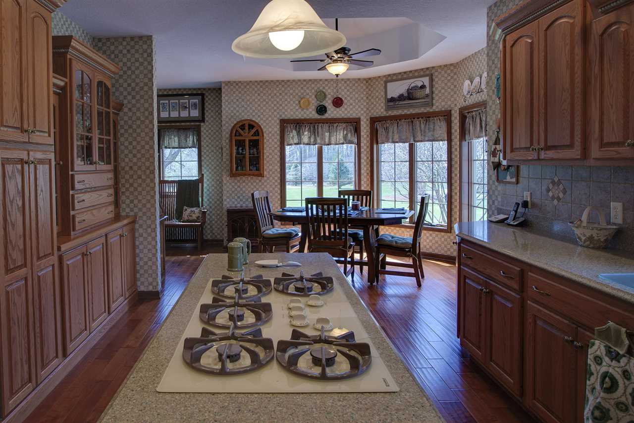 905 12th Road Bourbon, IN 46504 - Photo 5 of 36