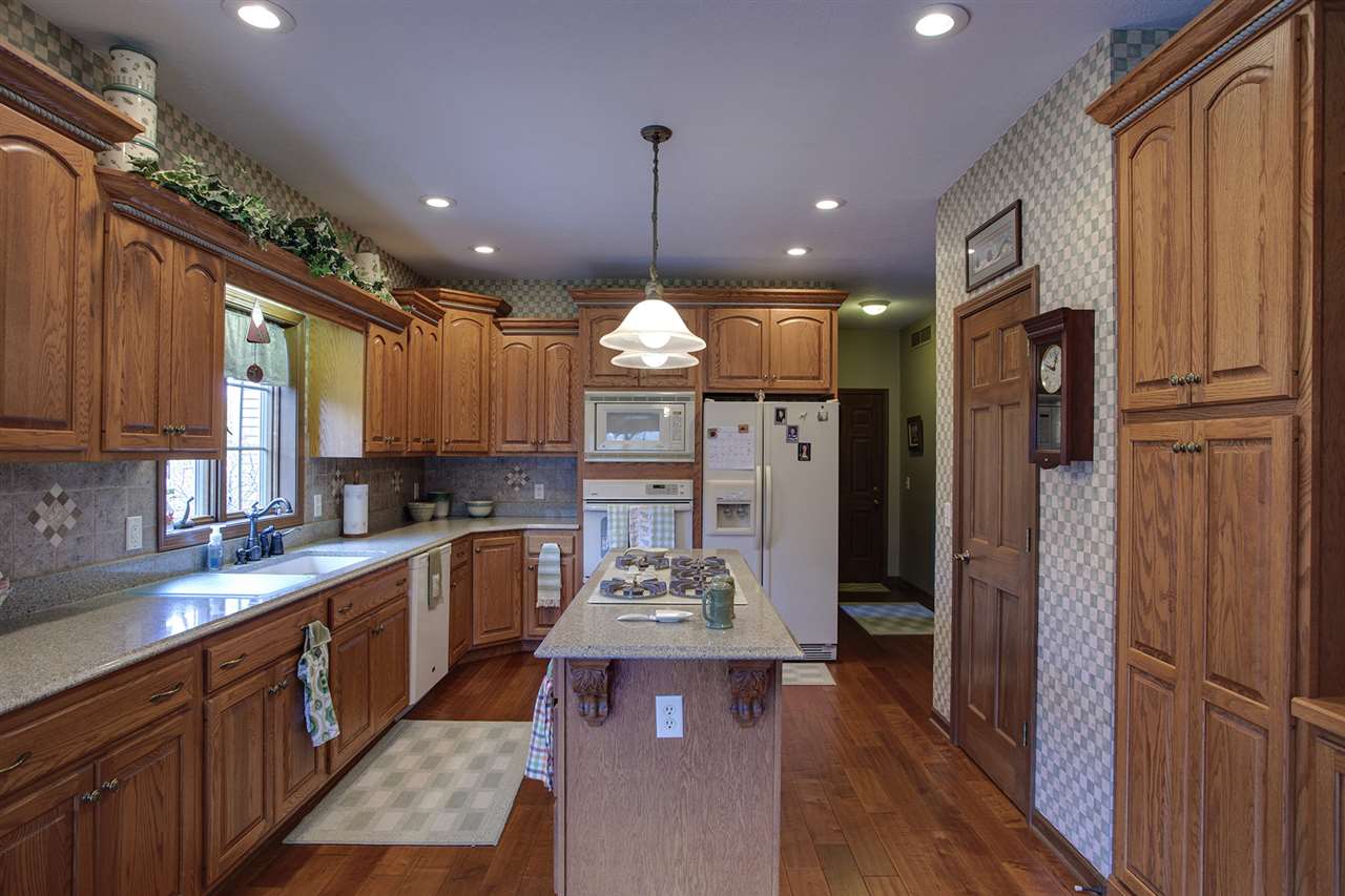 905 12th Road Bourbon, IN 46504 - Photo 6 of 36