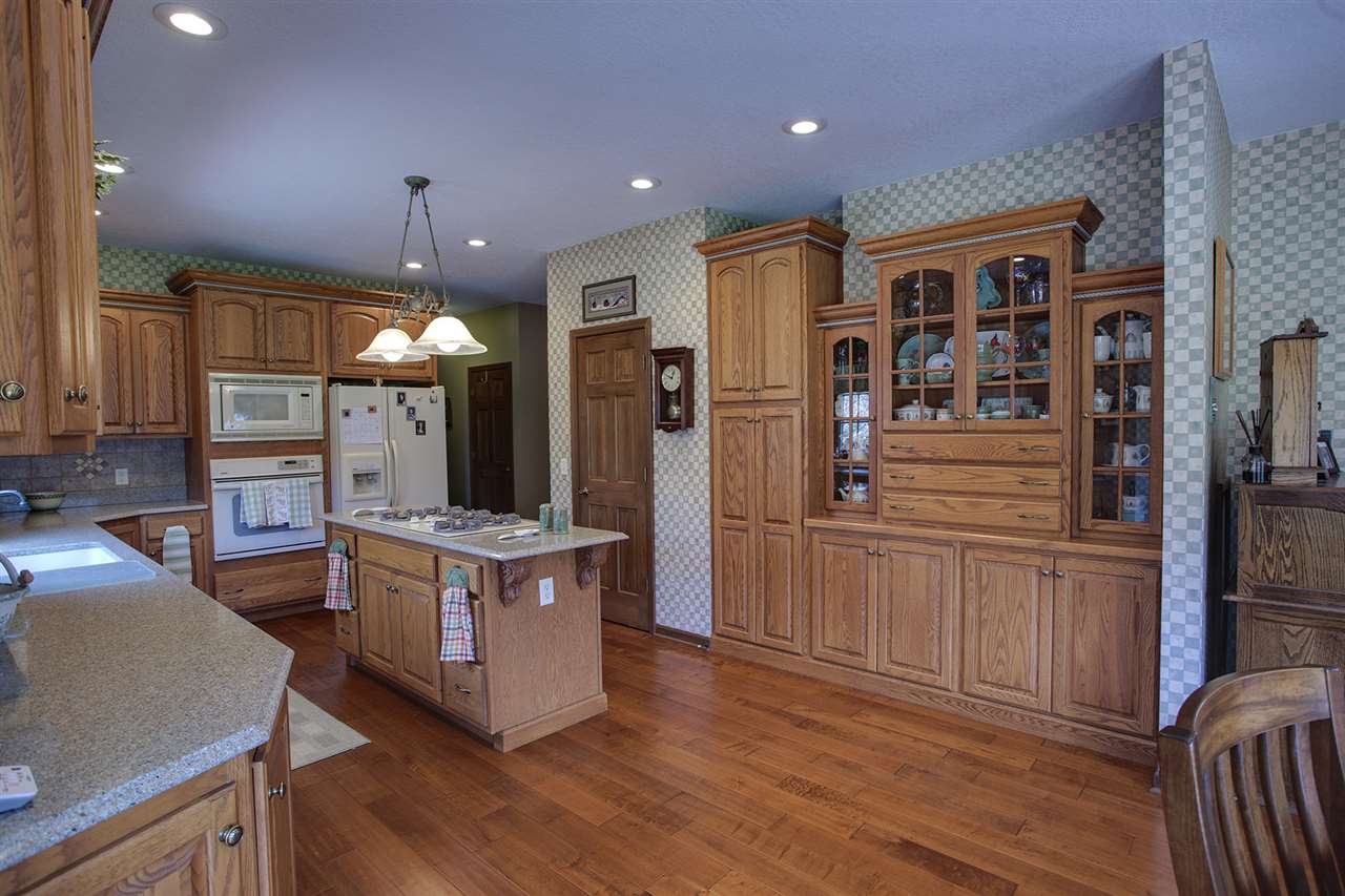 905 12th Road Bourbon, IN 46504 - Photo 7 of 36