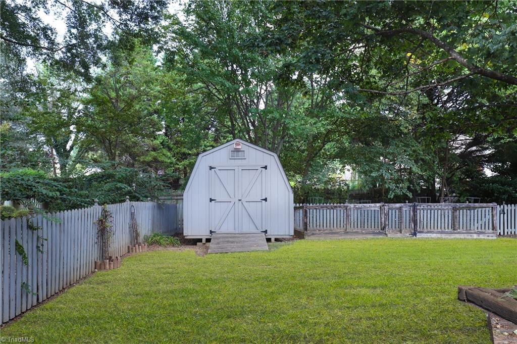 3908 Sandlewood Road High Point, NC 27265 - Photo 5 of 29 Photo taken in Spring of the year