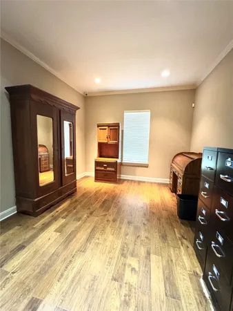 a view of livingroom with furniture and windows