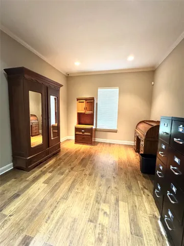 a view of livingroom with furniture and windows