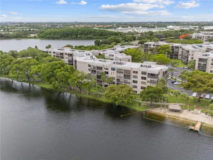 $179,999 | 901 Colony Point Circle, Unit 112, Pembroke Pines, FL 33026