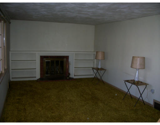 135 Bridle Path Road Springfield, MA 01118 - Photo 3 of 5