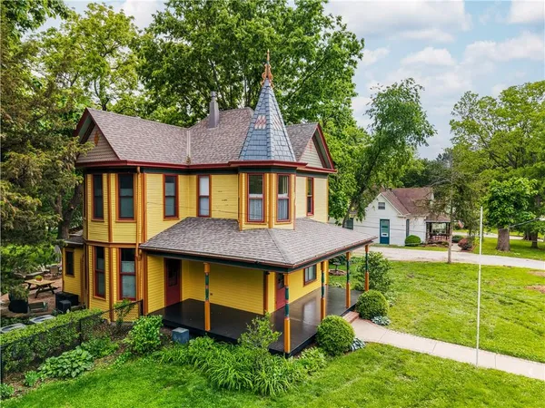 $620,000 | 1704 Southwest Walnut Street, Blue Springs, MO 64015