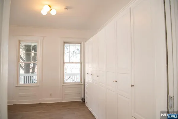 a view of a livingroom with an entryway