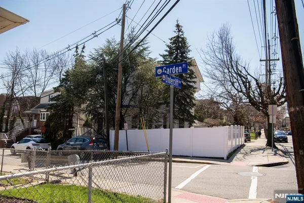 $3,000 | 46 Garden Place, Unit 1, Edgewater, NJ 07020