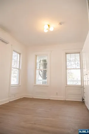 $3,000 | 46 Garden Place, Unit 1, Edgewater, NJ 07020