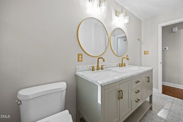 $435,000 | 2950 Glenridge Drive, Raleigh, NC 27604