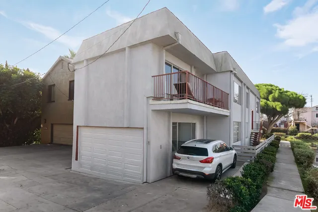 a car parked in front of white house