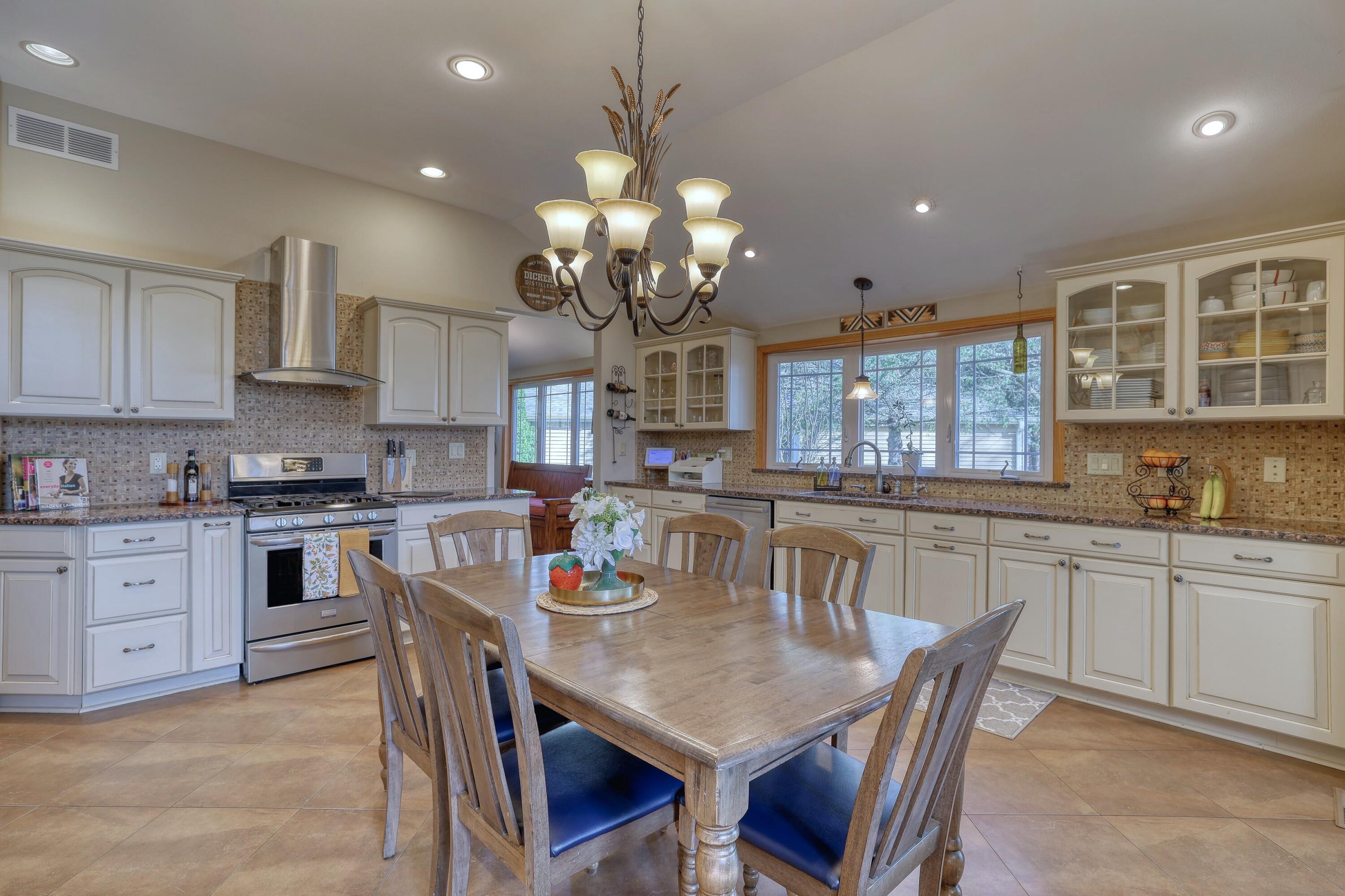 W347N6022 Rd I Oconomowoc, WI 53066 - Photo 8 of 45 6