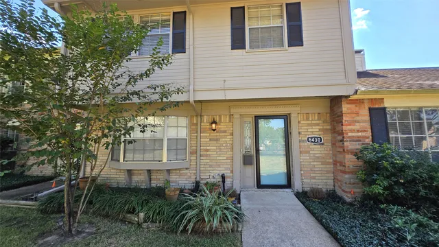 $1,800 | 6430 Bankside Drive, Unit 12, Houston, TX 77096