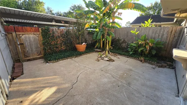 $1,800 | 6430 Bankside Drive, Unit 12, Houston, TX 77096