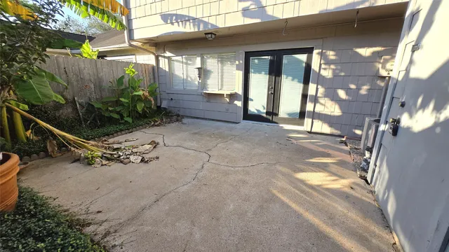 $1,800 | 6430 Bankside Drive, Unit 12, Houston, TX 77096