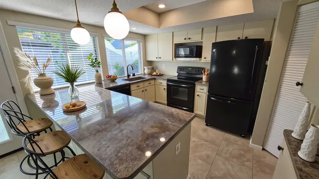 $1,800 | 6430 Bankside Drive, Unit 12, Houston, TX 77096