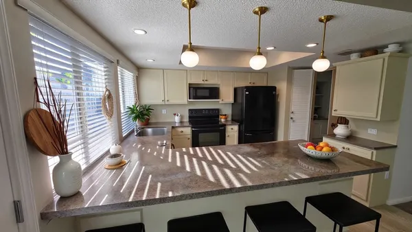 $1,800 | 6430 Bankside Drive, Unit 12, Houston, TX 77096