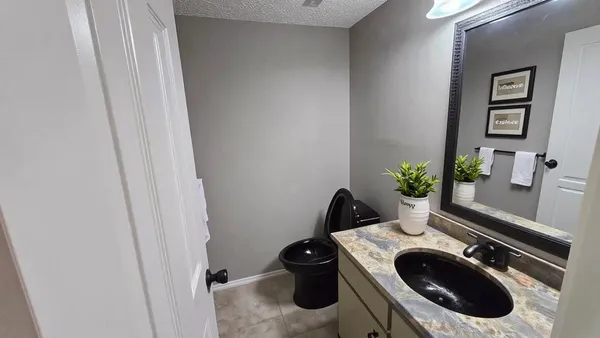 $1,800 | 6430 Bankside Drive, Unit 12, Houston, TX 77096