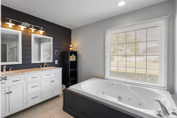 $299,900 | 3005 Hickory Ridge Drive, Herrin, IL 62948