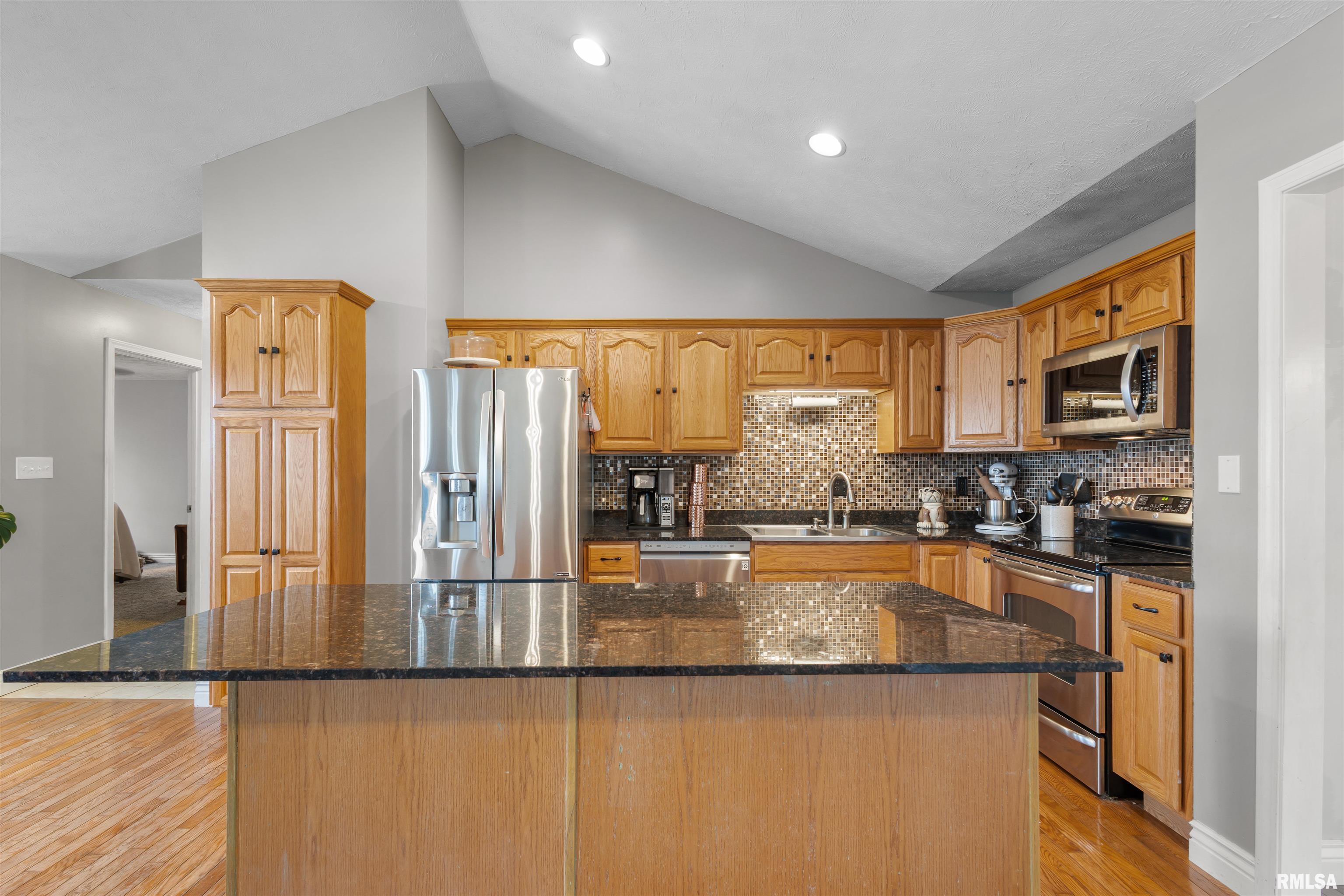 3005 Hickory Ridge Drive Herrin, IL 62948 - Photo 7 of 23