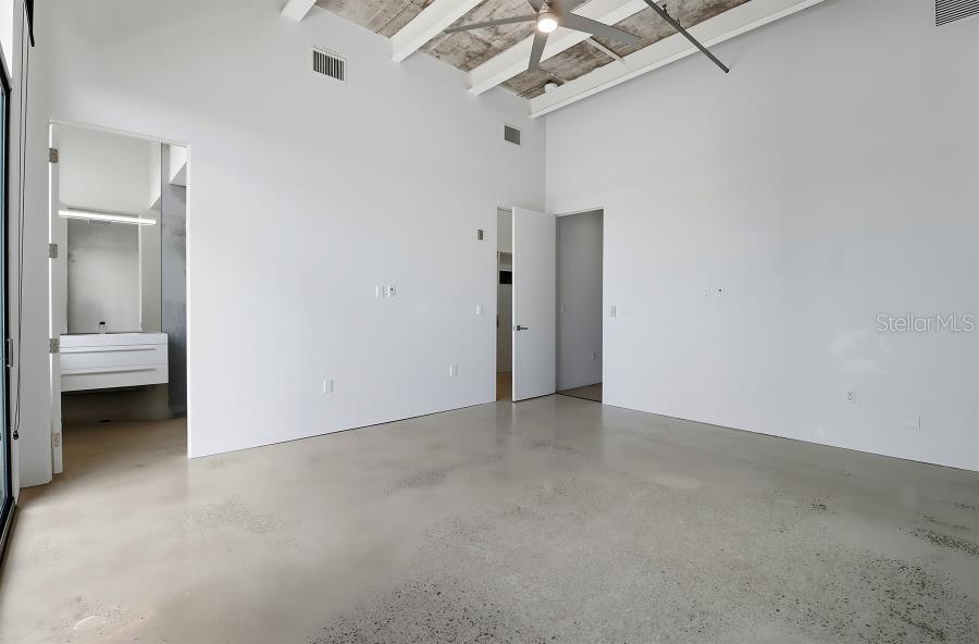 302 Southeast Broadway Street, Unit 460 Ocala, FL 34471 - Photo 27 of 47 a view of a room with a bathroom