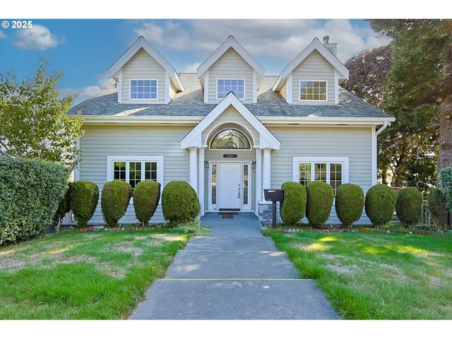 $950,000 | 1368 Bayview Avenue, North Bend, OR 97459