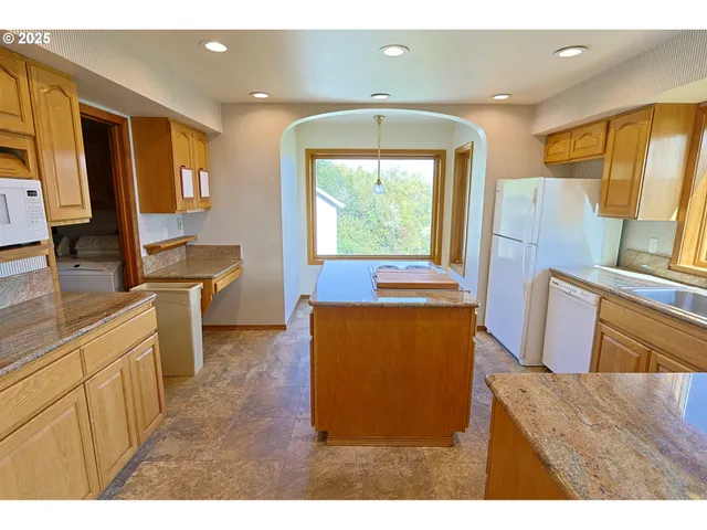 $950,000 | 1368 Bayview Avenue, North Bend, OR 97459