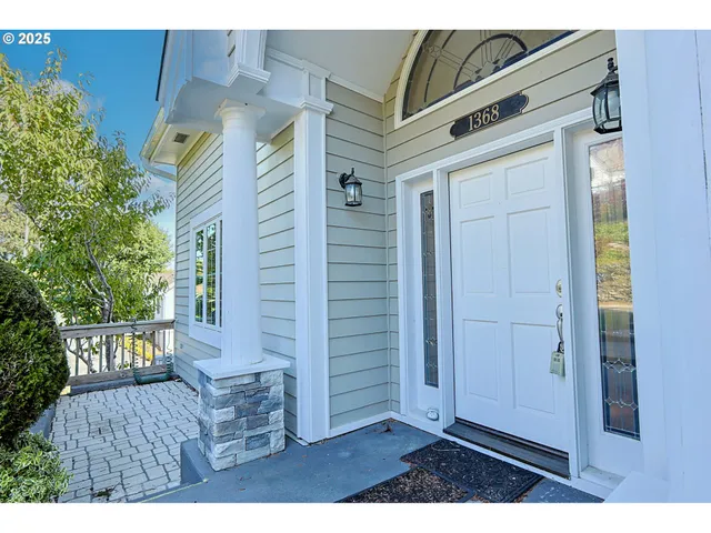 $950,000 | 1368 Bayview Avenue, North Bend, OR 97459