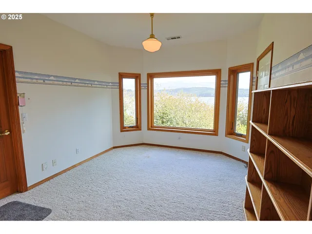 $950,000 | 1368 Bayview Avenue, North Bend, OR 97459