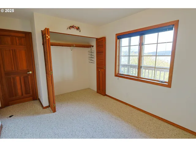 $950,000 | 1368 Bayview Avenue, North Bend, OR 97459