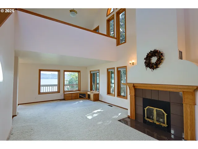 $950,000 | 1368 Bayview Avenue, North Bend, OR 97459