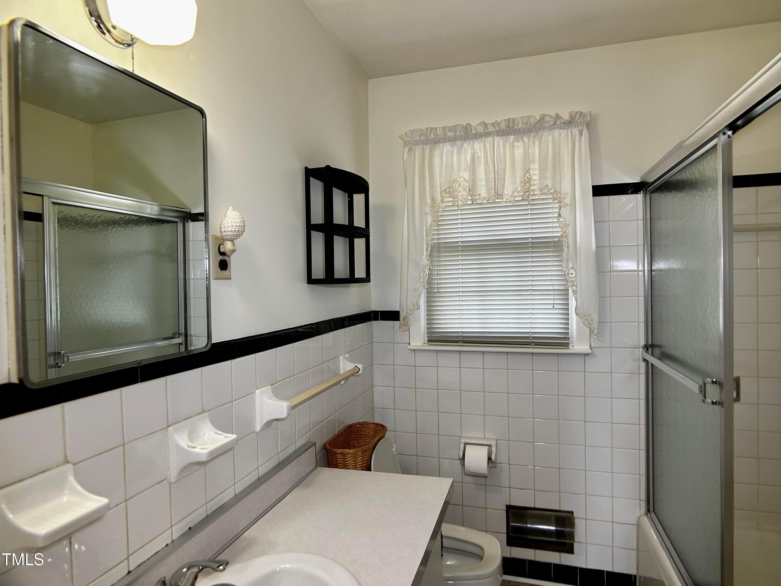 2981 Barber Mill Road Clayton, NC 27520 - Photo 14 of 28 a bathroom with a bathtub and shower