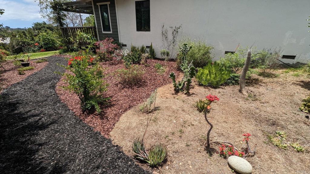 1107 Prospect Circle Vista, CA 92081 - Photo 43 of 52 a view of a backyard of the house